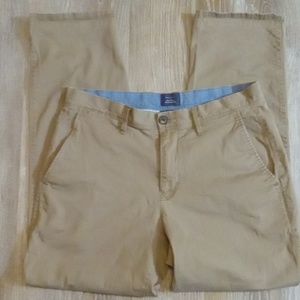 GAP khaki pants new condition size 32/30